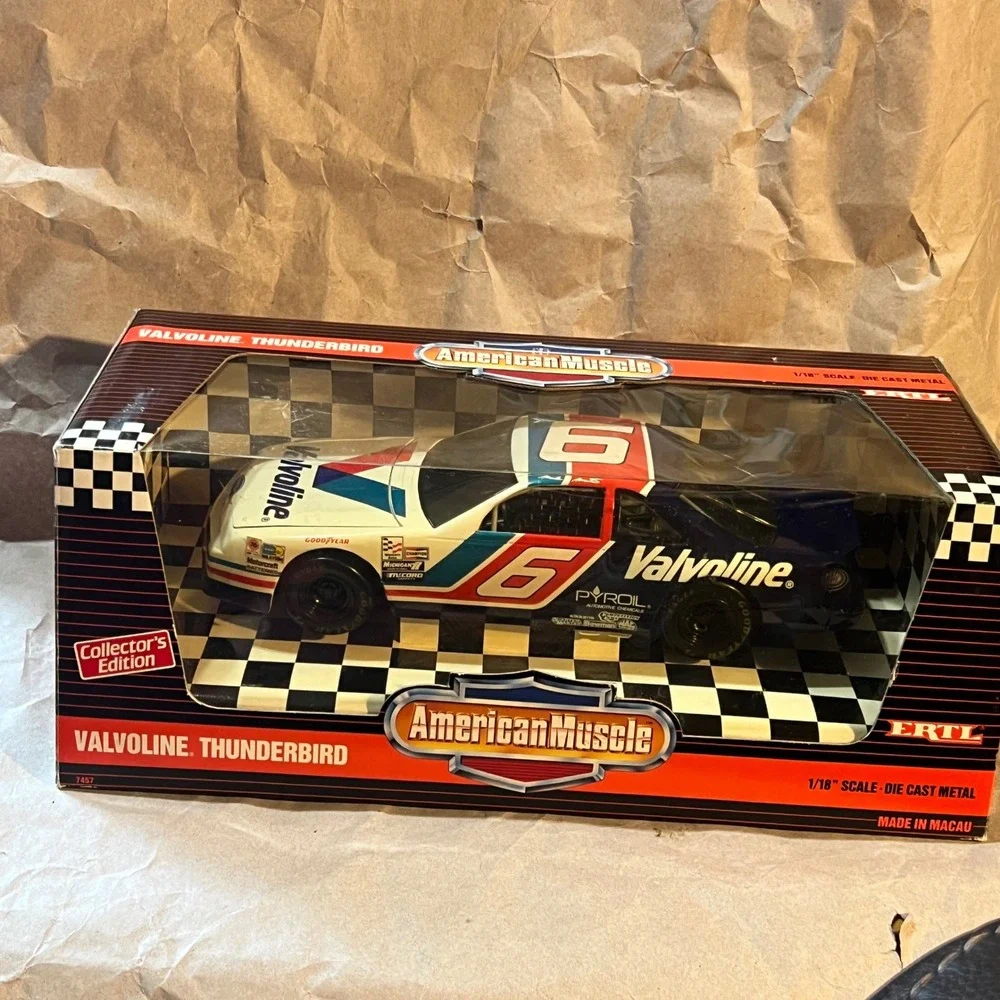 ERTL 1/18 Valvoline Ford Thunderbird Mark Martin #6 Diecast Car Blue White Red